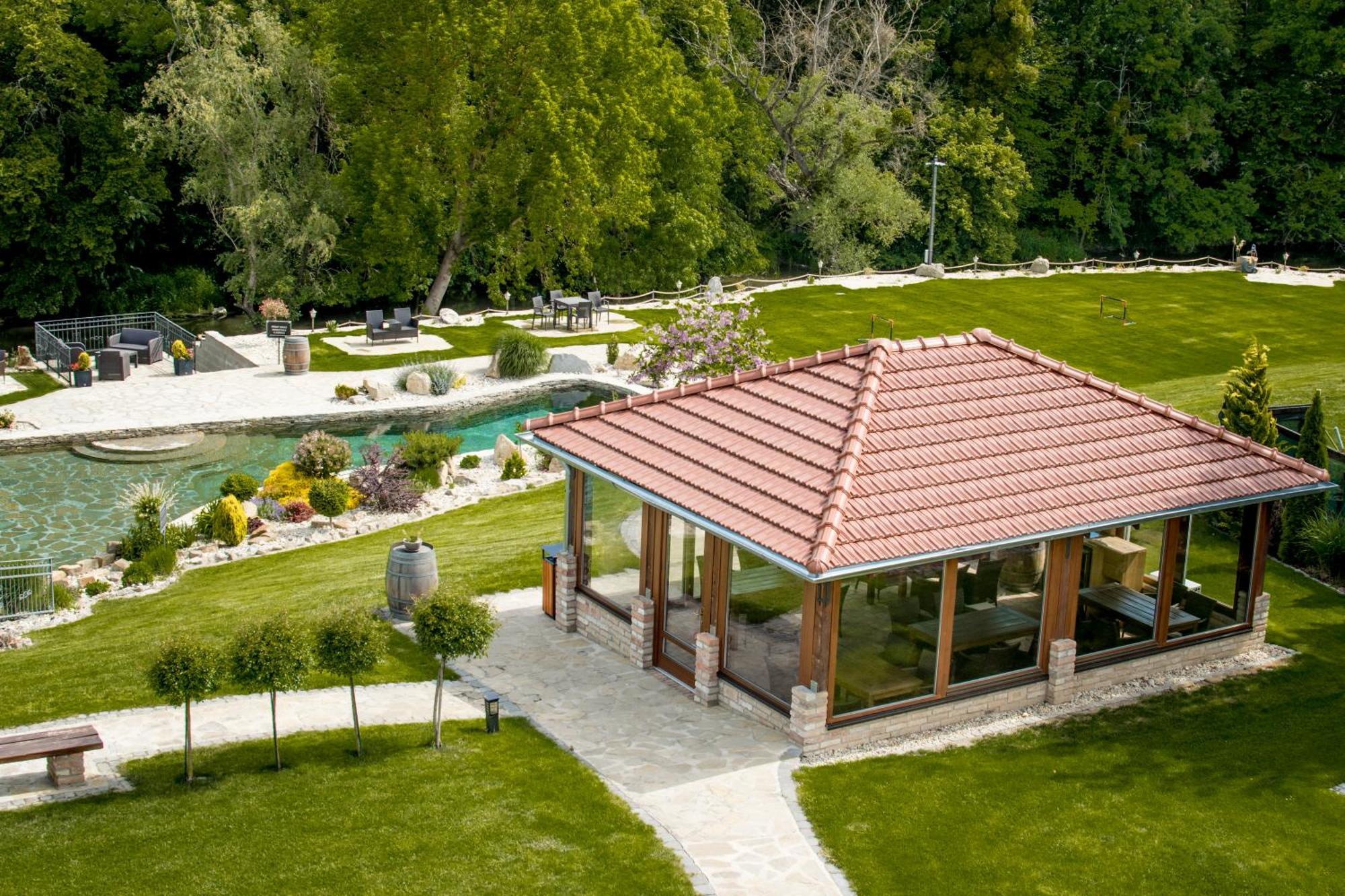Penzion Vcelarsky Dvur Lednice Exterior foto