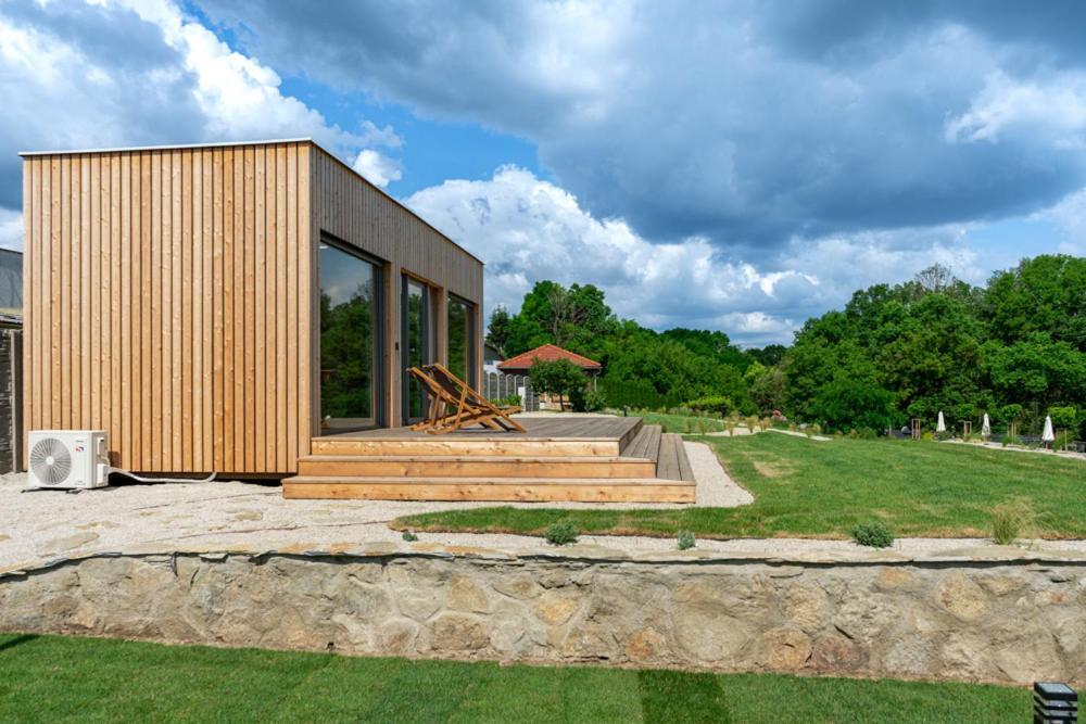 Penzion Vcelarsky Dvur Lednice Exterior foto