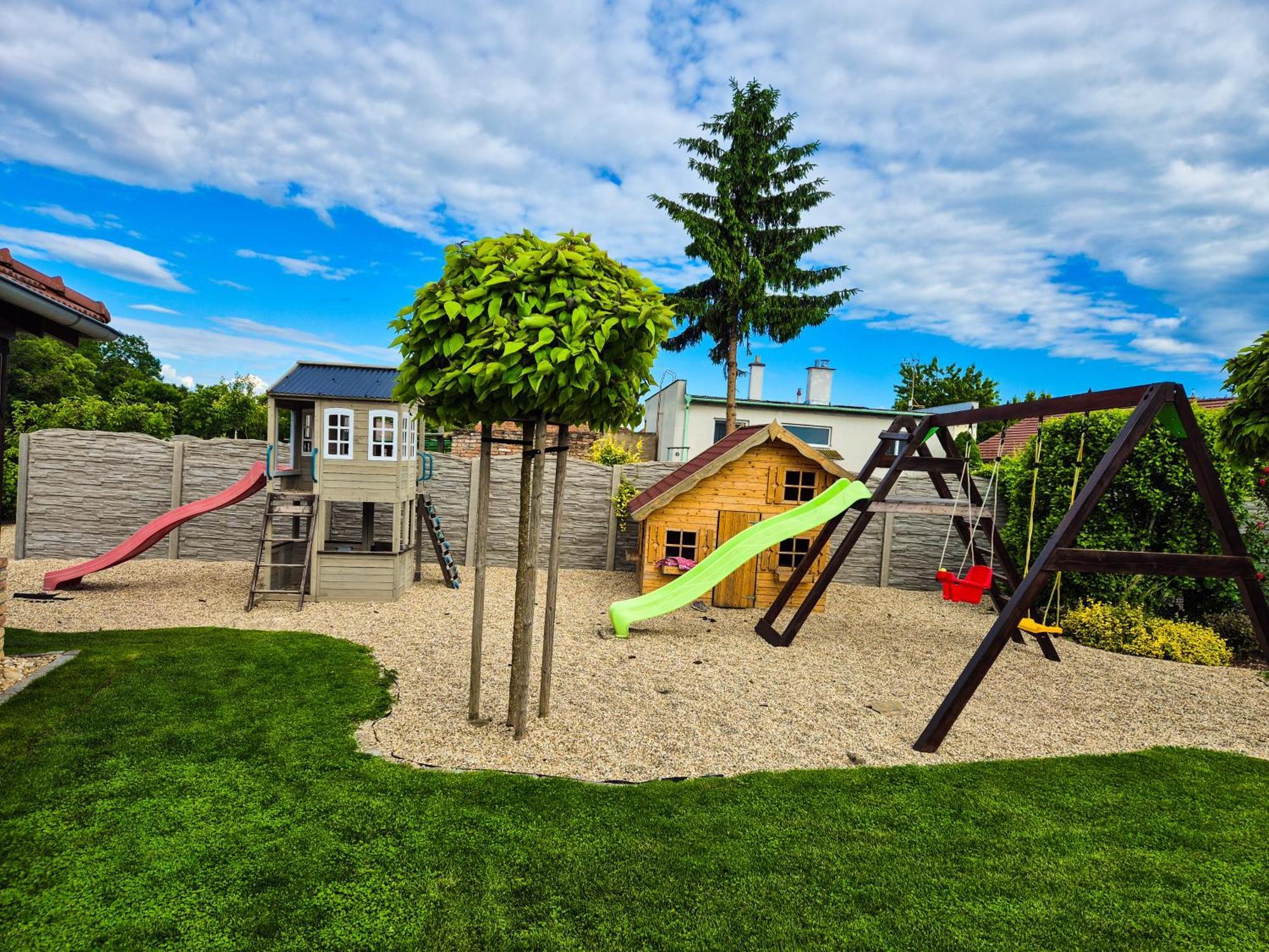 Penzion Vcelarsky Dvur Lednice Exterior foto
